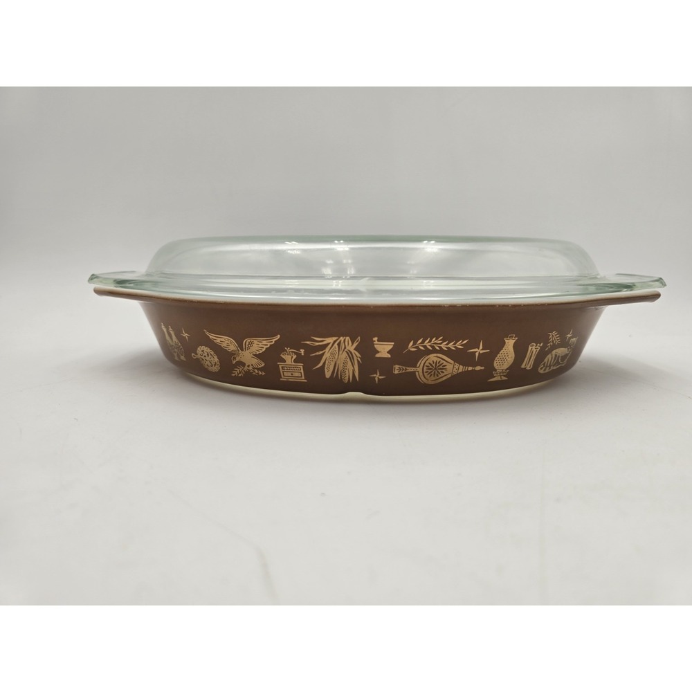 Vintage Pyrex Americana Divided Casserole Dish w/ Lid 1 1/2 Qt Brown gold 1.5 Qt
